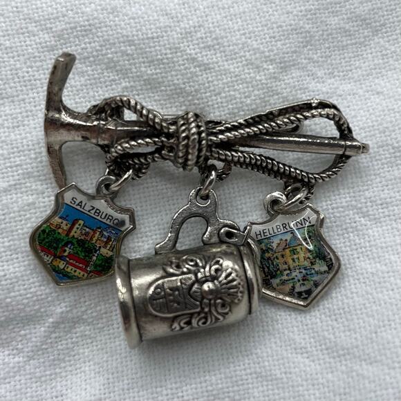 Vintage Austrian Travel Pin With Charms Salzburg Hellbrunn Beer Stein Jewelry - Picture 4 of 6
